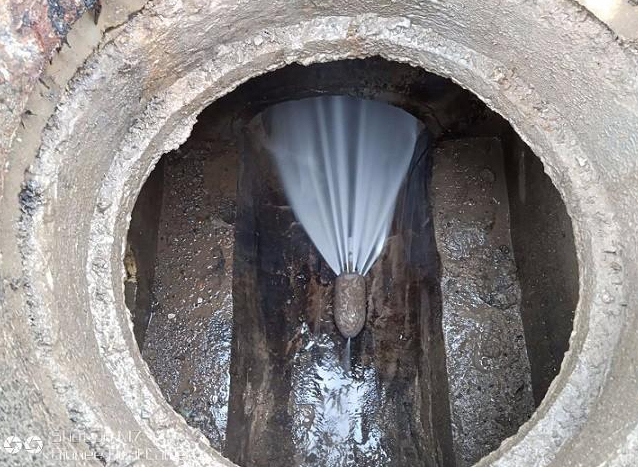 江苏管道疏通-厨房下水管道堵得频繁要彻底清除结块的油污